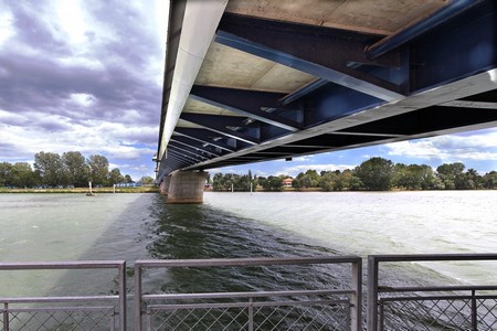 Photo d'un pont sur la Saône
